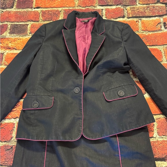 Preowned Apostrophe Stretch Size 16 Jacket and Skirt Set Item #PHK7100 - Picture 2 of 5